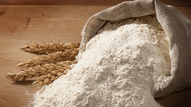 Wheat_flour_in_bag_on_wooden_backgound